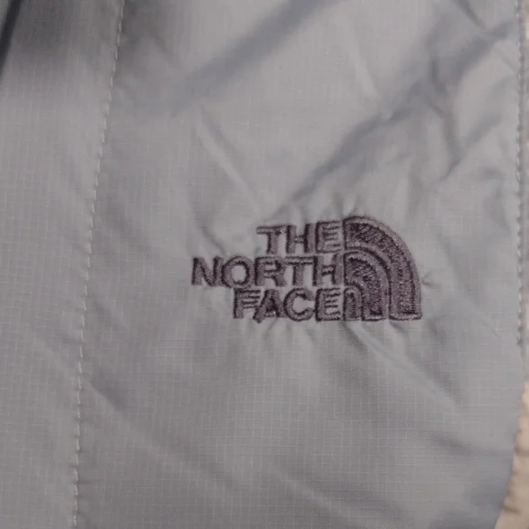 The North Face Women's Blue and Cream Ski Jacket ,Hikin,Snow. - Picture 3 of 16